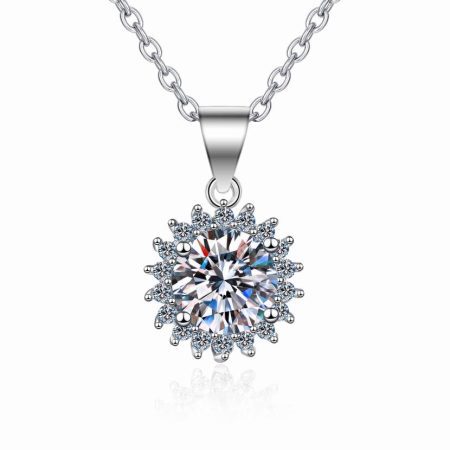 Halo Lutos Moissanite Pendant