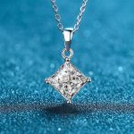 princess-cut-moissanite-pendant-1