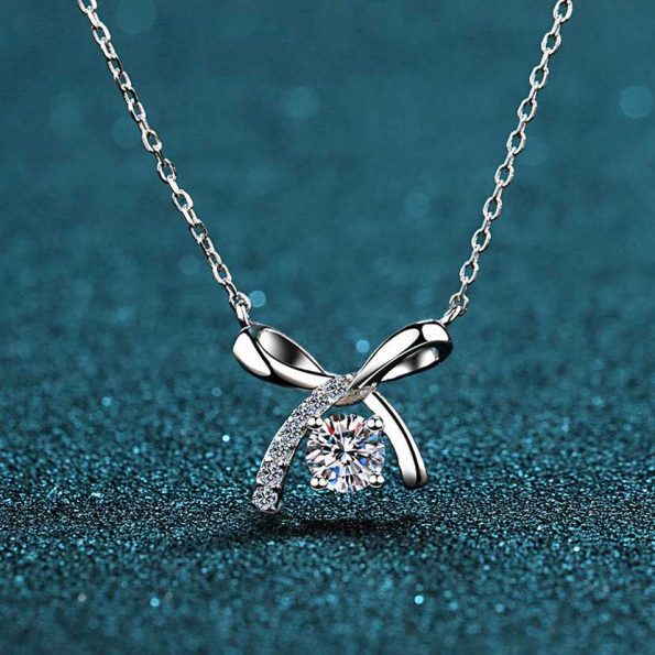 Ribbon Round Moissanite Pendant