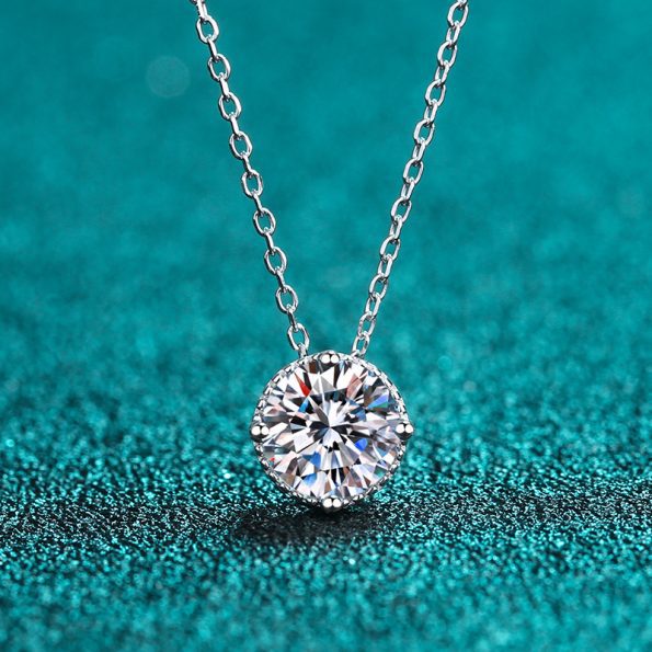 4 Prong Round Moissanite Pendant