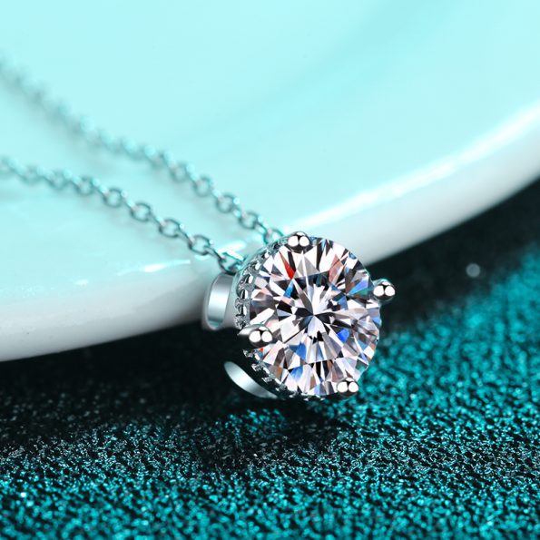 4 Prong Round Moissanite Pendant