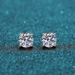 4-prong-moissanite-stud-earring-1