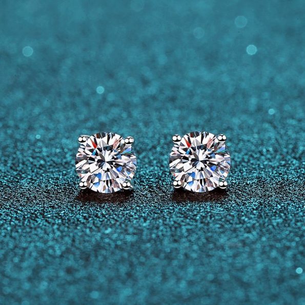 4 Prong Moissanite Stud Earring