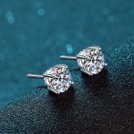 4-prong-moissanite-stud-earring-1