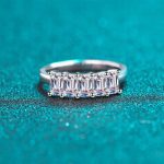 emerald-moissanite-ring-1