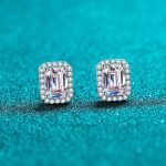 emerald-moissanite-stud-earring-1