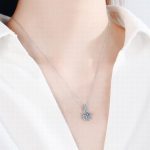 halo-round-moissanite-pendant-1