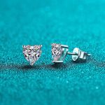 heart-moissanite-stud-earring-1