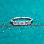 shared-prong-moissanite-band-1