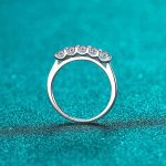 shared-prong-moissanite-band-1