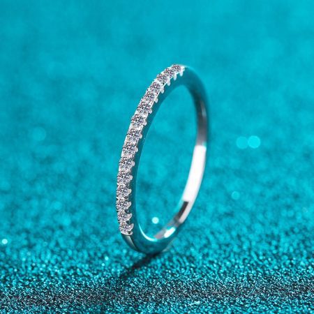 Scalloped Moissanite Band