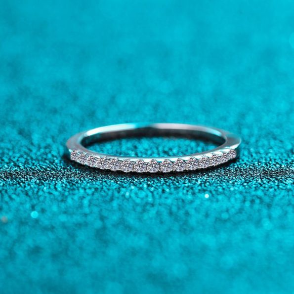 Scalloped Moissanite Band