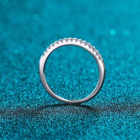 Scalloped Moissanite Band