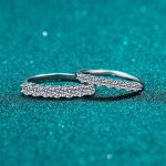 shared-prong-moissanite-band-1