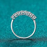 shared-prong-moissanite-band-1